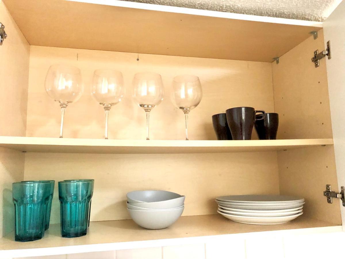 Cozy & Convenient 2-Bedroom Apartment With Private Entrance Toronto Esterno foto